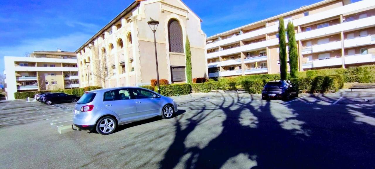 Mambrillo Parking Netflix Disney Prime Avignon Exterior photo